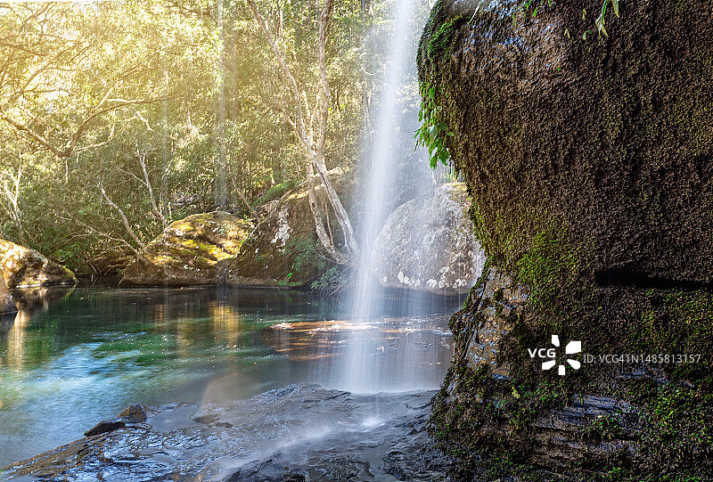 罗马尼亚南部高地的宁静水潭图片素材