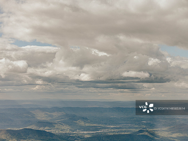 鸟瞰景观对着天空图片素材