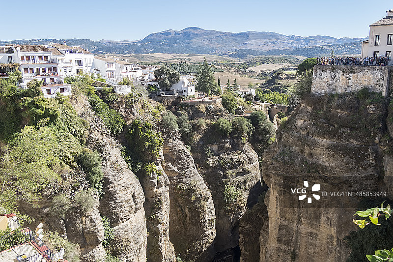西班牙马拉加龙达瓜达莱温河新桥的傍晚景色图片素材