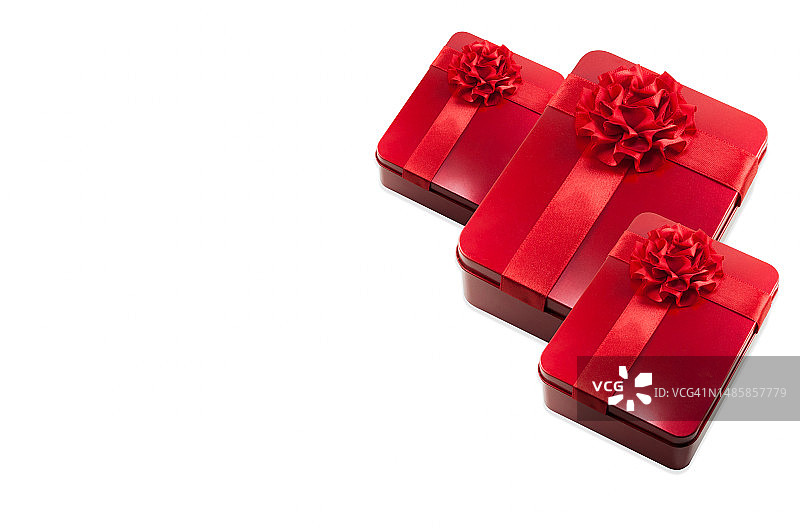 白色背景上的一堆红色礼品盒图片素材
