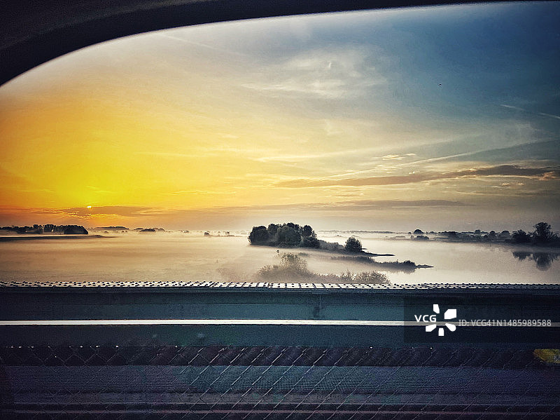 易北河上的日出图片素材