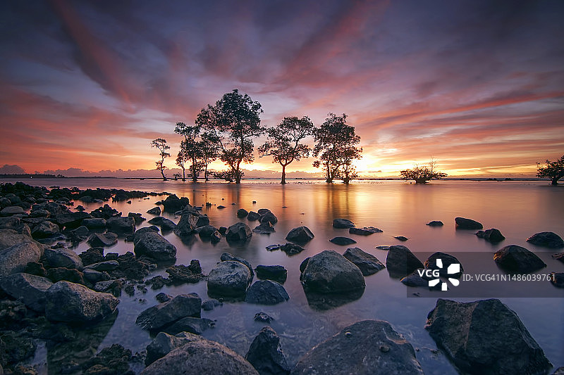 拉古娜海滩天黑之前图片素材