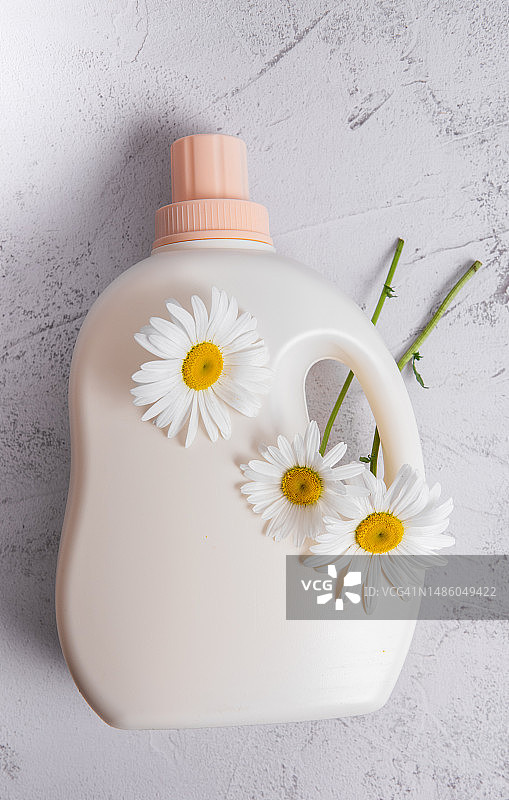 洗衣液和甘菊花朵图片素材