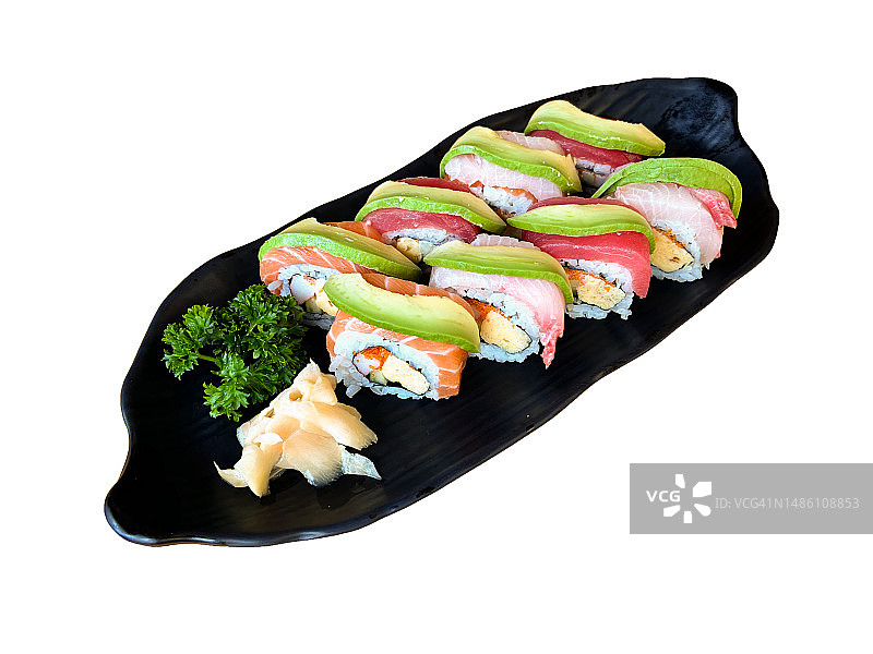 黑色盘子上的高级日式牛油果三文鱼卷图片素材