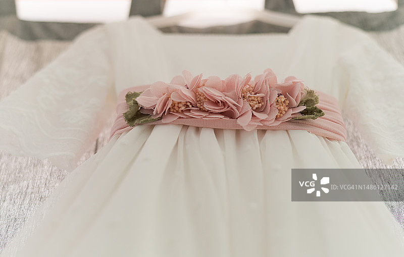 圣餐礼服与鲜花图片素材