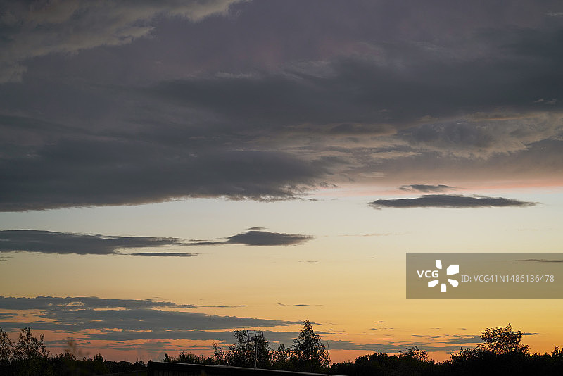 色彩柔和的日落图片素材