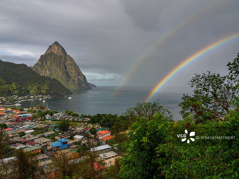 圣卢西亚东加勒比岛国上的苏弗里耶尔镇图片素材