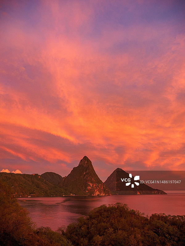 东加勒比海岛国圣卢西亚的日落图片素材