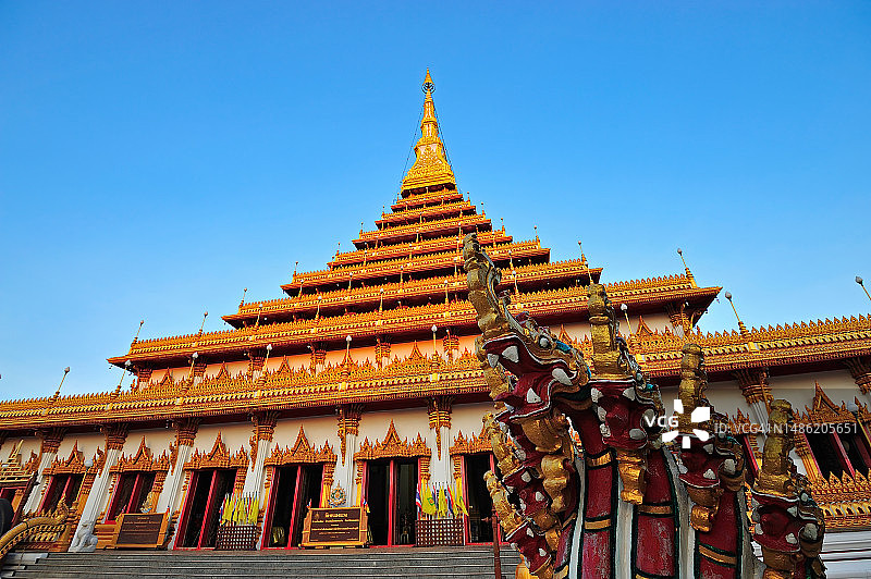 泰国孔敬府农旺寺金色佛塔图片素材