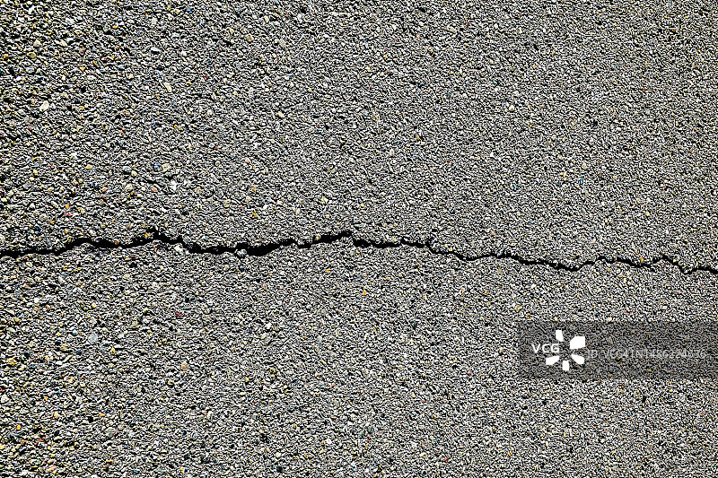 开裂的路面图片素材