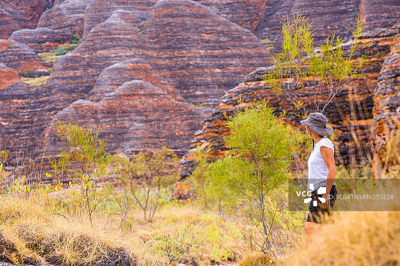 在澳大利亚西澳大利亚州金伯利地区普努卢卢国家公园的邦格尔邦格尔山的探险者图片素材