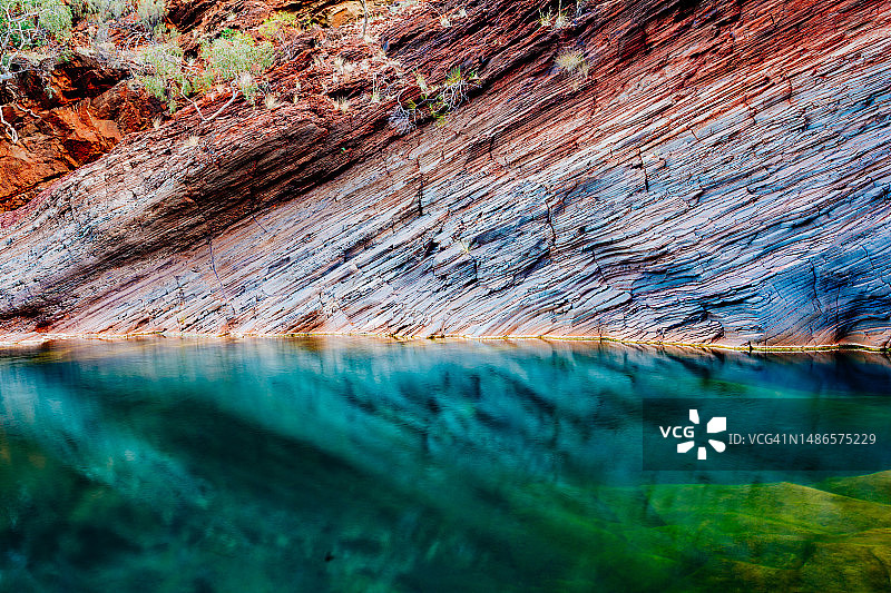 澳大利亚卡里基尼国家公园的岩石和水景图片素材