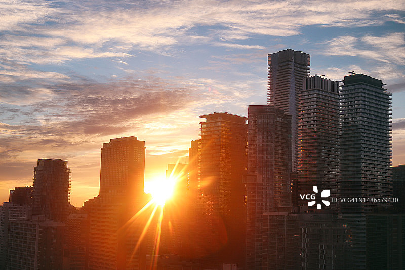 多伦多社区的金色日落图片素材