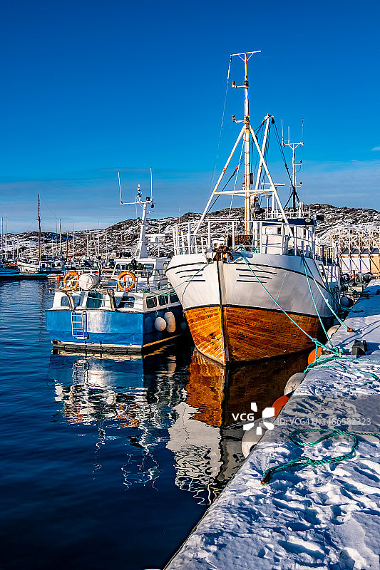 挪威博多冬日渔船图片素材