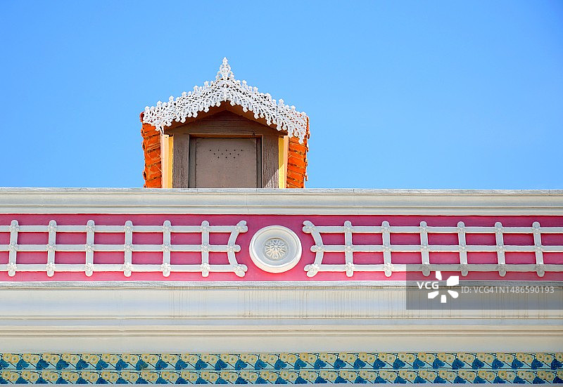 鲜艳色彩的装饰艺术风格建筑外观图片素材