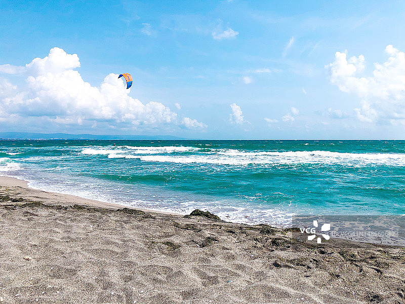 在保加利亚波莫里耶玩风筝冲浪图片素材
