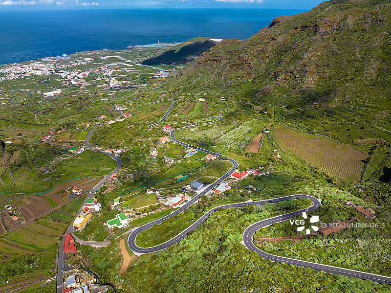 西班牙特内里费岛蒂诺乡村公园蜿蜒道路航拍图片素材