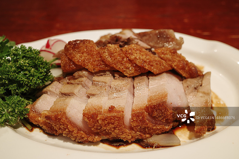 酥脆的五花肉切片图片素材