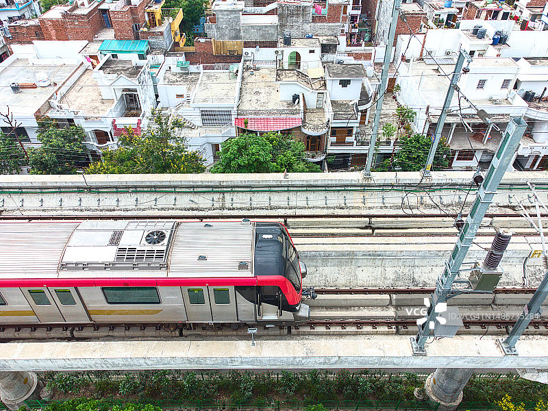 北方邦勒克瑙的本地出行地铁列车图片素材