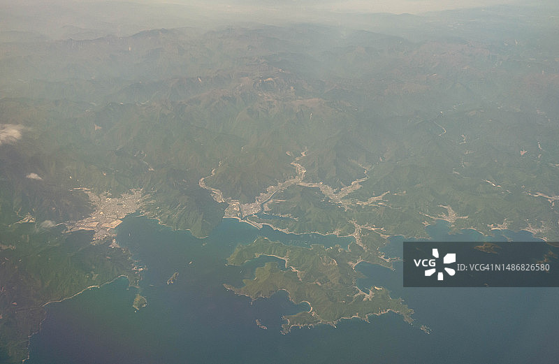 从飞机上俯瞰日本三重县尾鹫市和纪北町图片素材