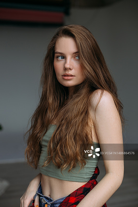 俄罗斯年轻女孩特写肖像图片素材