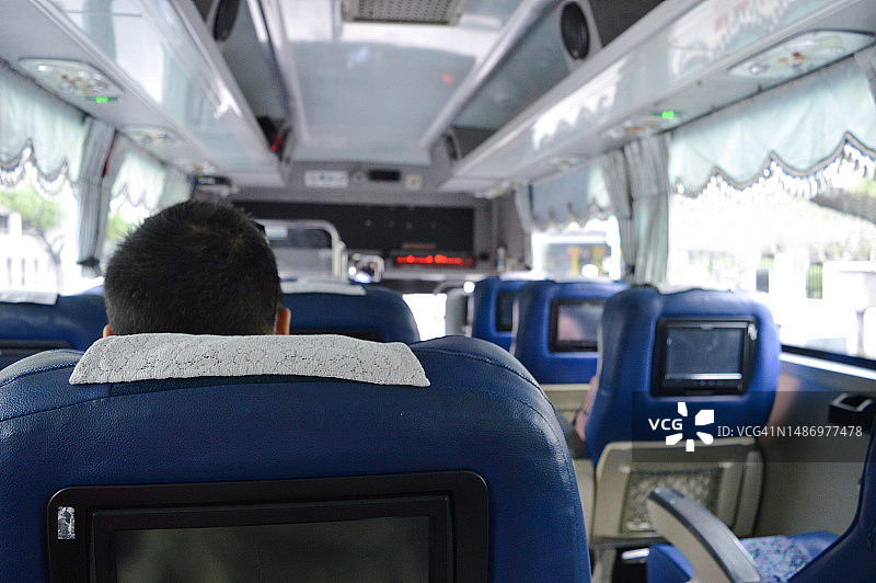 乘坐长途客车旅行图片素材