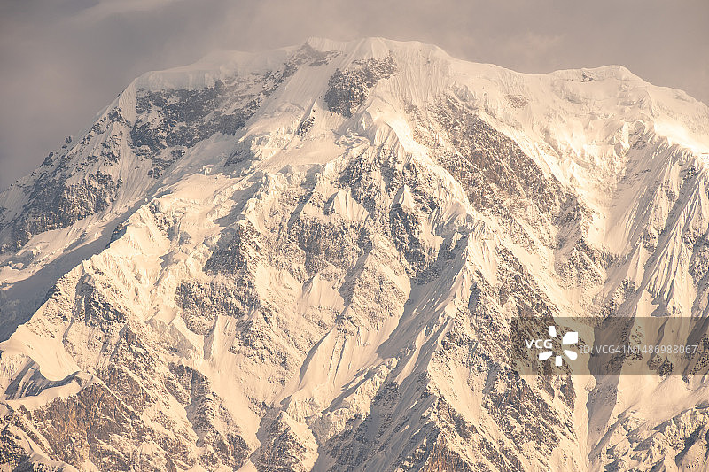 从尼泊尔安纳布尔纳地区马迪喜马拉雅观景点看到的安纳布尔纳南峰景色图片素材