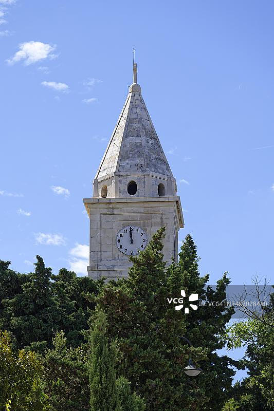 克罗地亚希贝尼克-克宁地区普里莫斯滕圣乔治教堂塔楼图片素材