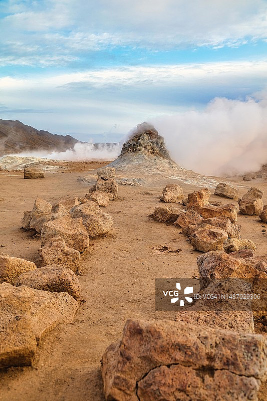 冰岛北部Hveraroend地热区的喷气孔和硫气孔图片素材