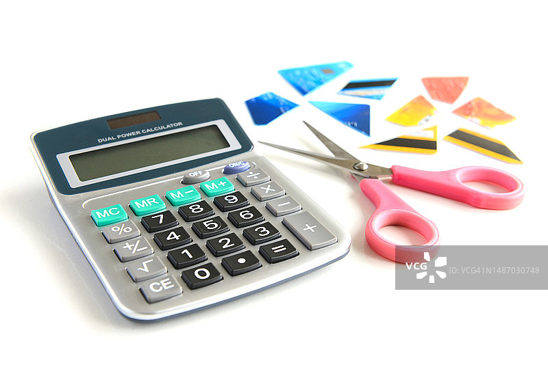 债务规划，剪断信用卡和借记卡图片素材