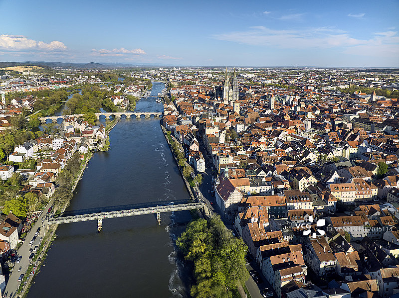 从西面看雷根斯堡多瑙河和老城区图片素材