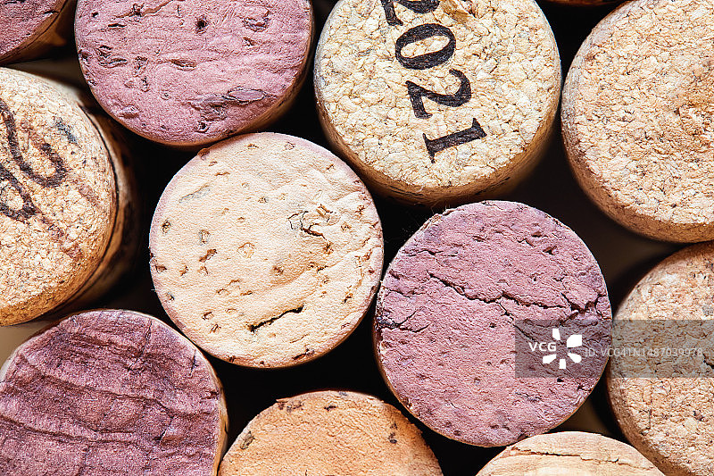 有纹理沾酒渍的软木塞图片素材