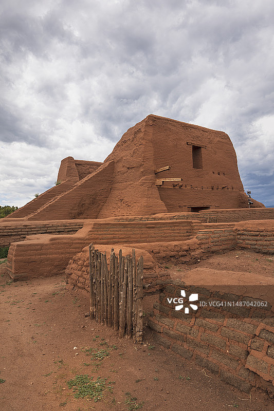 美国新墨西哥州佩科斯国家历史公园的教堂遗址图片素材