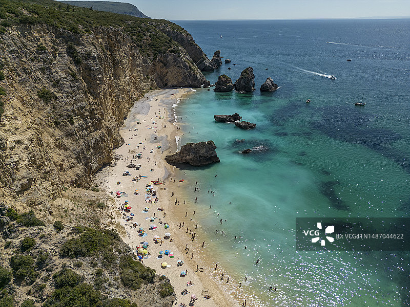 在葡萄牙海滩上的游客图片素材
