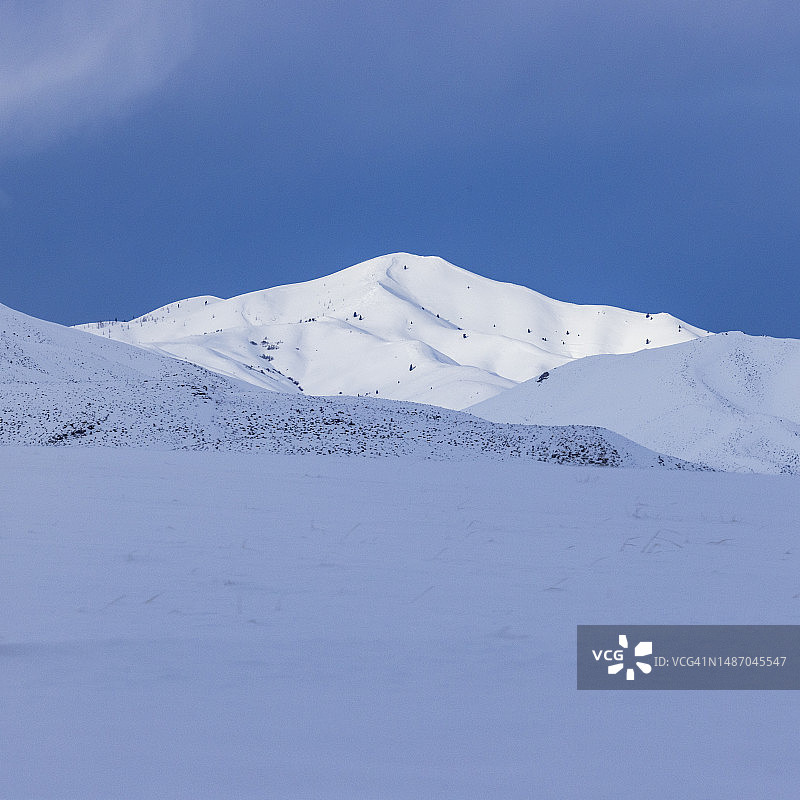 美国爱达荷州费尔菲尔德冬季雪山风光图片素材
