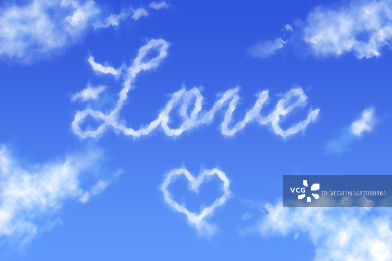 云朵和心形天空中的“爱”字图片素材
