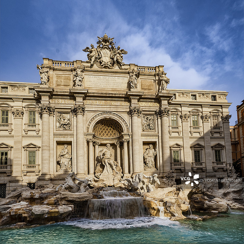 意大利罗马阳光下的特莱维喷泉图片素材