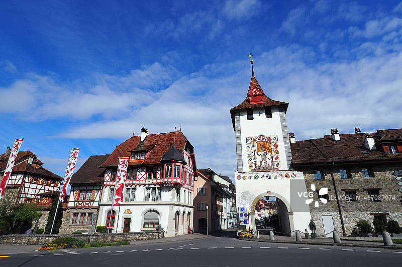 森帕赫古镇的塔楼城门图片素材