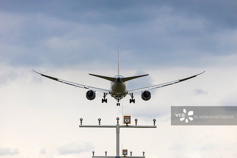 飞机着陆图片素材