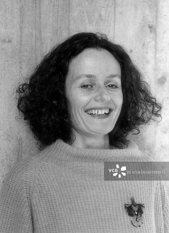 美丽年轻女子的肖像图片素材