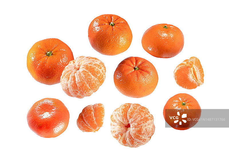 从白色背景中飞出的新鲜橘子图片素材