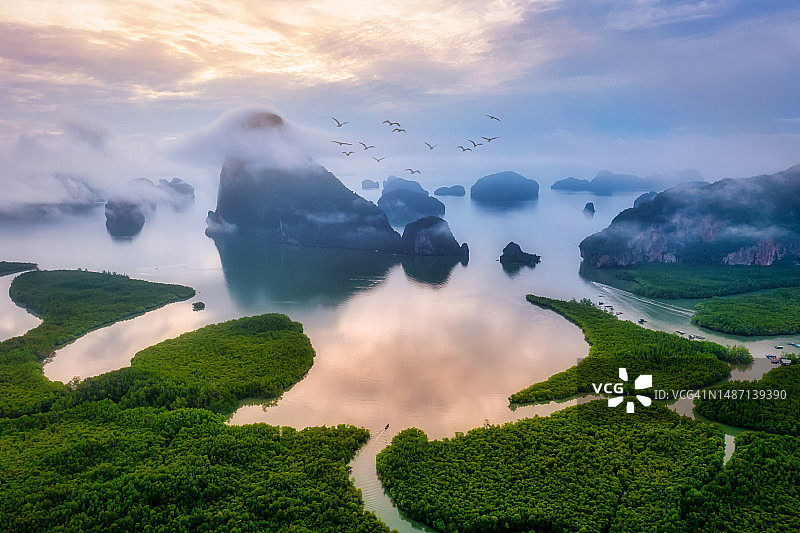 泰国攀牙湾萨梅德囊奇观景点日出时的航拍景观图片素材