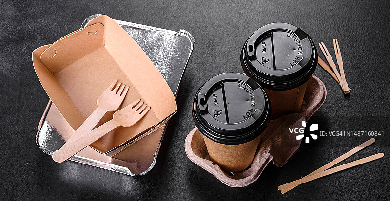 环保棕色纸板一次性餐具图片素材