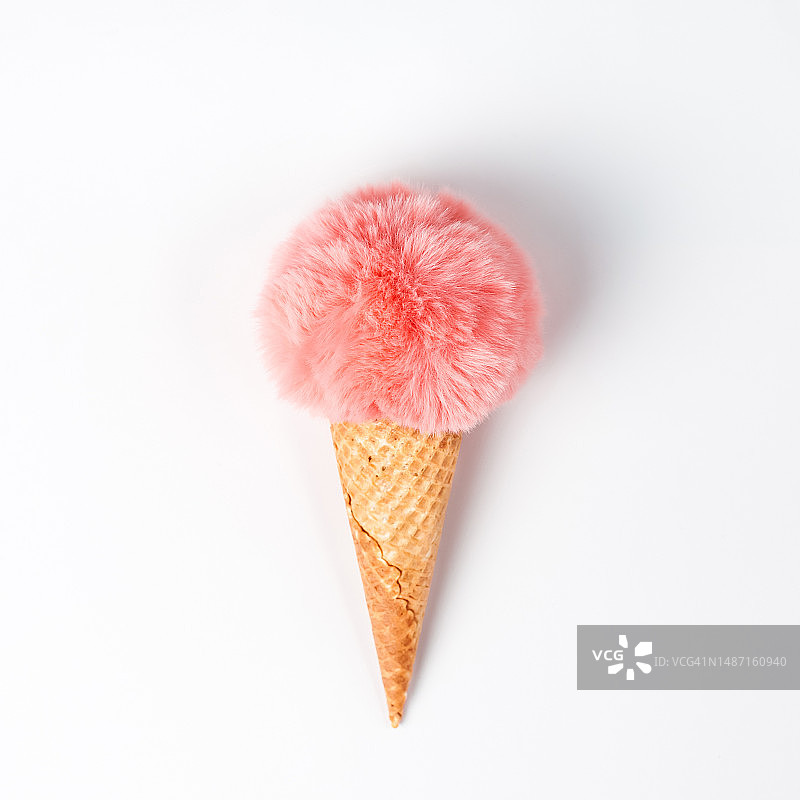 珊瑚毛球在华夫蛋筒白色背景图片素材