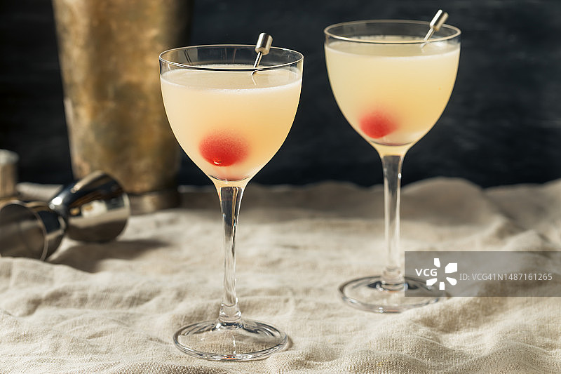 桌子上的饮料特写图片素材