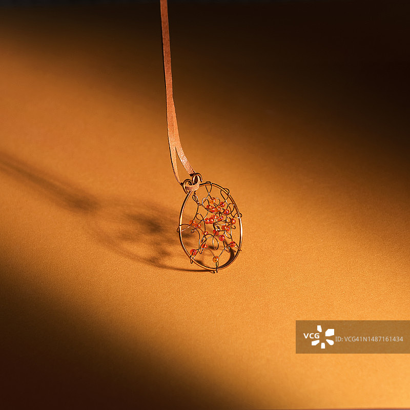 意大利，桌子上的戒指特写图片素材