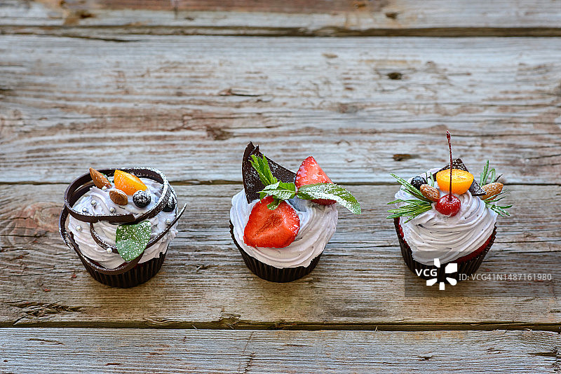 美味浆果奶油蛋糕图片素材