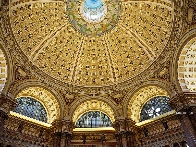 美国首都华盛顿特区国会图书馆的天花板图片素材
