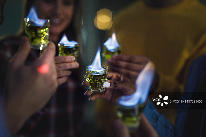 燃烧的酒精饮品图片素材