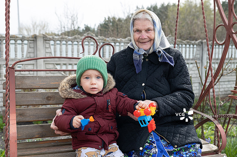 曾祖母和孙子的肖像图片素材